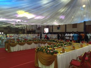 Catering_Corporate_Gold_SetUp_Decor_MainTable